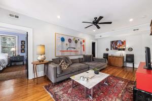 Spacious 2BR in Myers Park with sunroom