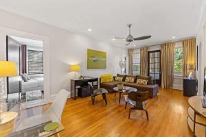 Contemporary 2BR in Myers Park with Screened Porch