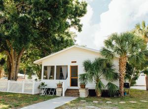 Near Anna Maria & IMGChic & RenovatedFenced Yard