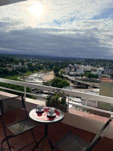 El Balcón de Margy Villa Carlos Paz Centro Galeria Acuario Acogedor monoambiente con vista al rio