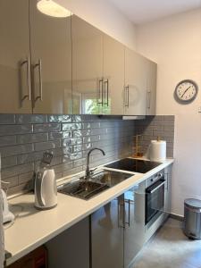 Jazzy Trumpet Loft in Thessaloniki Heart-2 bedroom