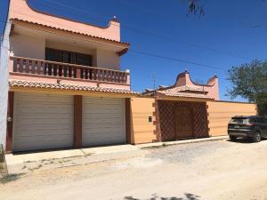 LA CRUZ VILLA and APARTMENT