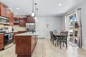 Sensible Safari Sleeps 10