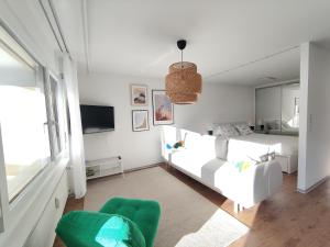 Big studio, just renovated, great views, with free parking