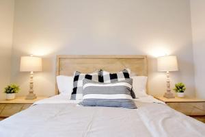 Spacious Cool Springs! Central Nampa 3 Bed