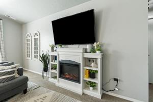 Spacious Cool Springs! Central Nampa 3 Bed