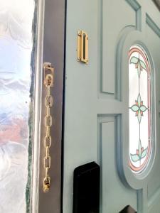 Families Only - Pet Friendly sleeps 6 maximum NO PARTIES