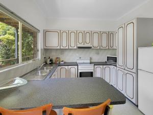 Relaxing 3-Bedroom Retreat with Outdoor Seating