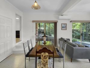 Relaxing 3-Bedroom Retreat with Outdoor Seating