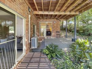 Relaxing 3-Bedroom Retreat with Outdoor Seating