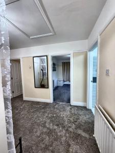 Central Southampton 3-Bed Apartment - Private Parking Onsite for 7 - 900Mb WIFI