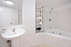 Broadbeach Views and Convenience, 610