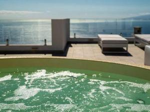 LUXURY 3 BEDROM APARTAMENT WITH PRIVATE JACUZZI in SOUTH TENERIFE