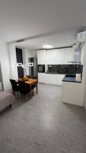Arena Lake Apartment - VIVO & City w free parking