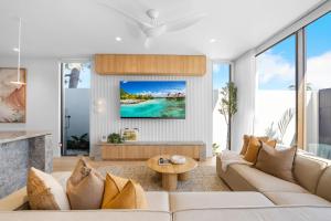 The Capri - Luxury 3BR Townhouse Surfers Paradise with Pool