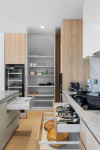 The Capri - Luxury 3BR Townhouse Surfers Paradise with Pool