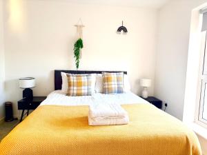 Ashford Two Bedroom home with Free Parking - Long Stays