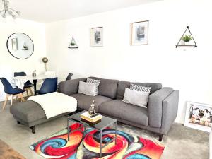 Ashford Two Bedroom home with Free Parking - Long Stays