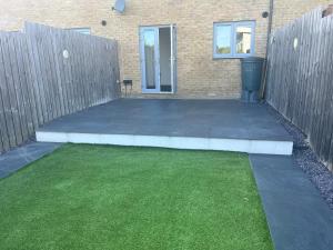 Ashford Two Bedroom home with Free Parking - Long Stays