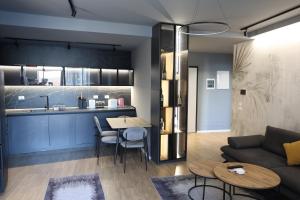 Luxe Living Lakescape Suite - Lake View Residences