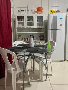 Casa completa com 1 suite e 1 quarto climatizados,com garagem