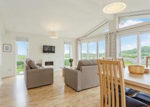 Caddys Corner Lodges