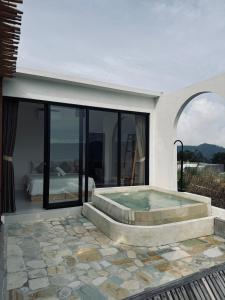 Enla montana with private hot tub