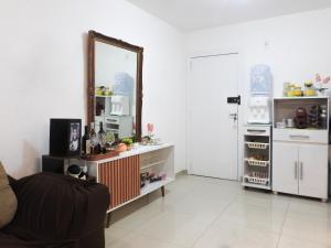 Quarto em apartamento compartilhado 80m da praia em BC