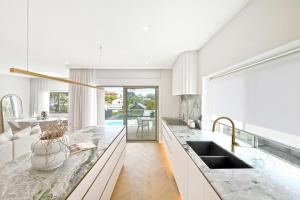 Malabar 4BR Coastal Retreat and Pool, Walk to Beach