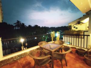 Modern 2BHK Duplex Near BagaBeach with Pool & Amenities
