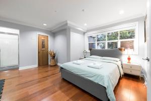 Luxury 1200 squft 2BR Shaughnessy Suite Near YVR & DT