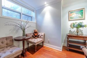 Luxury 1200 squft 2BR Shaughnessy Suite Near YVR & DT