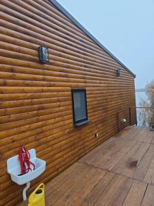 Vikendica Kendjija, Splav Cunamiii