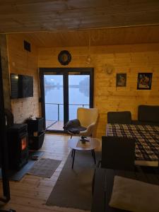 Vikendica Kendjija, Splav Cunamiii