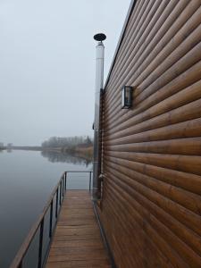 Vikendica Kendjija, Splav Cunamiii