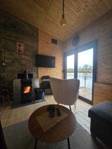 Vikendica Kendjija, Splav Cunamiii