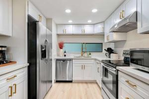 Marbella Lane-Cozy Luxury Townhome near Microsoft