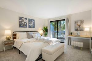 Marbella Lane-Cozy Luxury Townhome near Microsoft