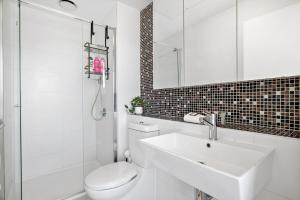 Luxury 2-Bed Apartment in Melbournes Heart