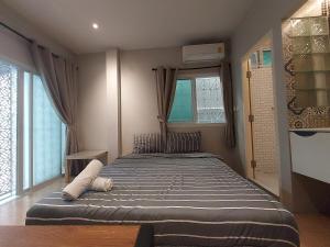 RoomGround Across Chillva Night market