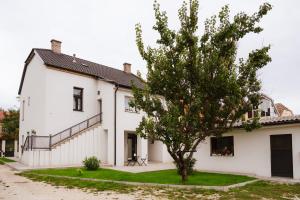 Villa Szent Imre - Private Rooms