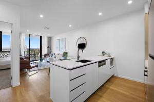 Surfers Paradise - Riverfront 2BR Luxury apartment