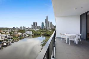 Surfers Paradise - Riverfront 2BR Luxury apartment
