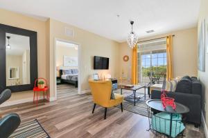 SPECTACULAR CONDO only 4 Miles to Disney!
