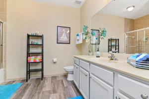 SPECTACULAR CONDO only 4 Miles to Disney!