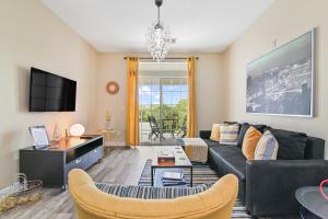 SPECTACULAR CONDO only 4 Miles to Disney!