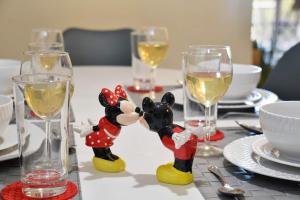 SPECTACULAR CONDO only 4 Miles to Disney!