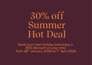 Cloud Nine, 18 Wynne Cres - heated pool, waterviews, beach