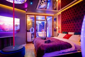 Pink Pole Spa by Secret Apartament