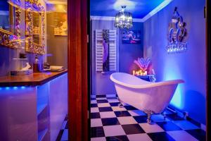 Pink Pole Spa by Secret Apartament